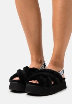Ugg DISCO CROSS SLIDE - Hausschuh - Black