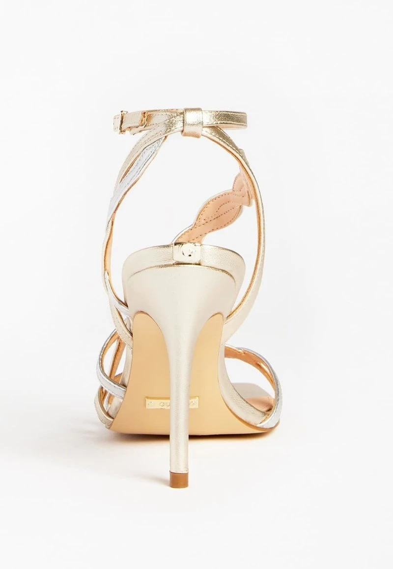 Guess SYIVIA DETAILS IN METALLIC-OPTIK - High Heel Sandalette - Goldenfarbe – Bild 4